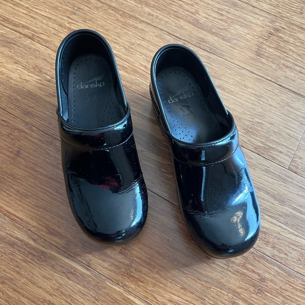 Dansko Women’s Clogs Black Patent Leather Size 37